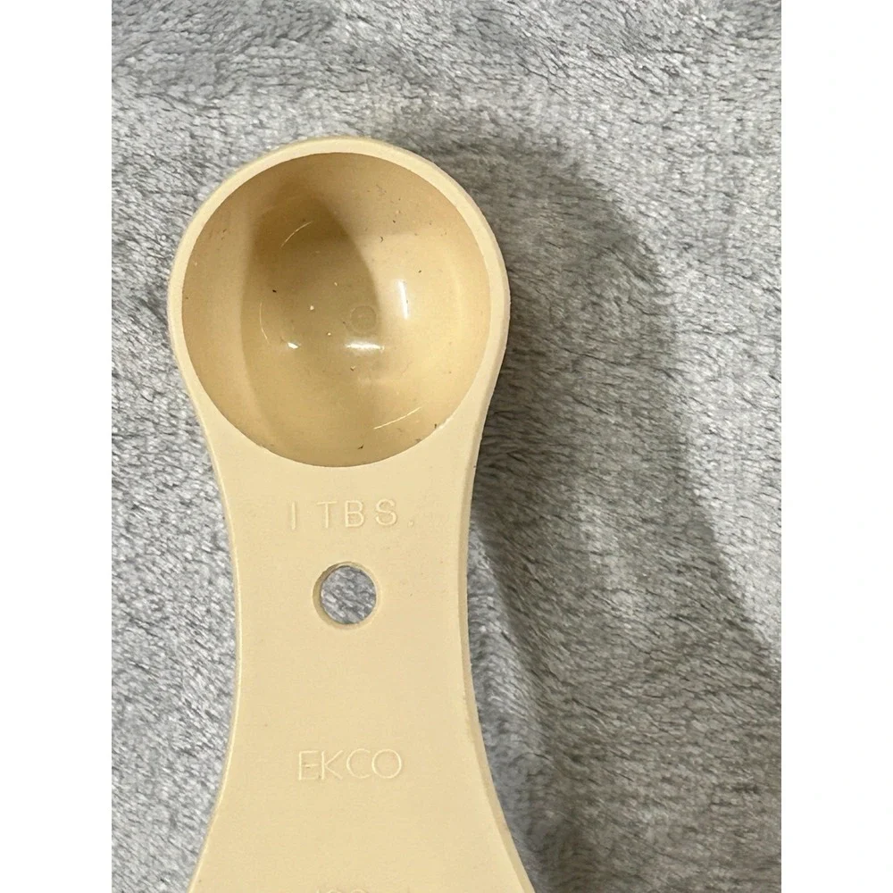 Vintage EKCO Tan Beige Nesting Measuring Cup Scoop Spoon Set 4pc USA 1970s Retro